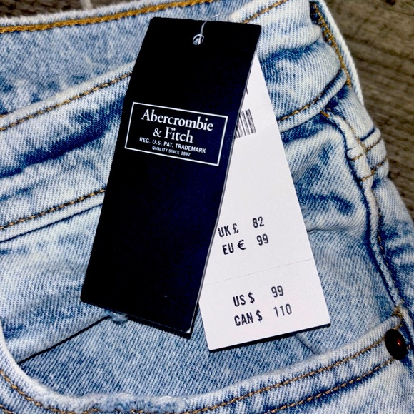 Abercrombie & Fitch The Mom High Rise Jeans - Picture 5 of 9